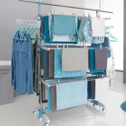 Séchoir à linge vertical pliable 3 niveaux OPTIMUM capacité 30M avec tringle télescopique cintres et pinces blanc et bleu