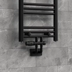 Set vanne thermostatique LuxeBath passage noir pour radiateur de salle de bain à raccord central