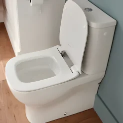 WC à poser compact sans bride sortie universelle JACOB DELAFON avec abattant extra-plat, déclipsable et frein de chute