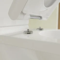 WC à poser sans bride surélevé sortie horizontale VILLEROY & BOCH O.novo avec abattant frein de chute + Nettoyant